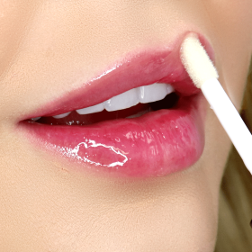 Lip Plumping Gloss (Color: Details)